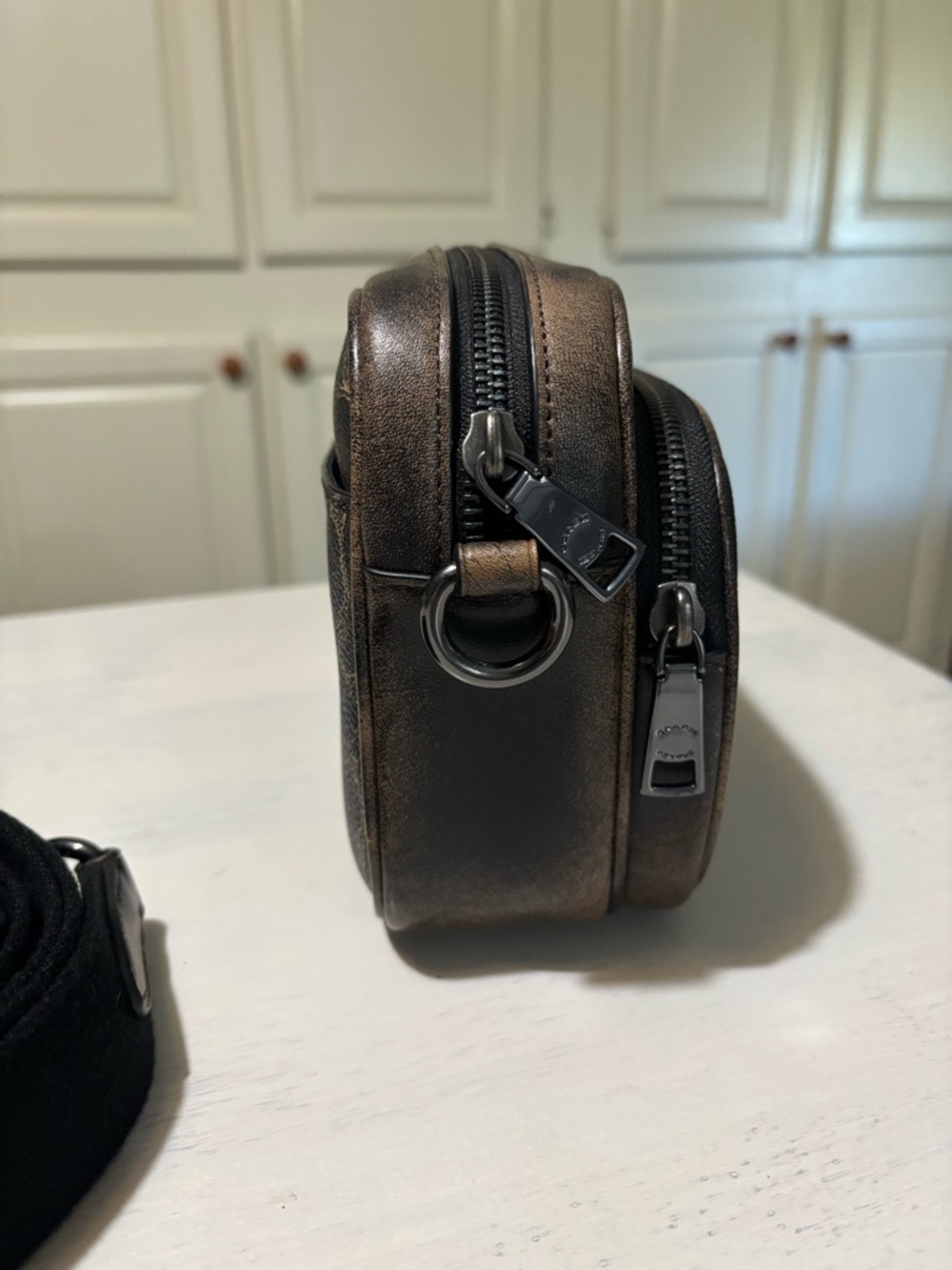 Coach loved leather & monogram new w/o tag - Picture 2 of 4
